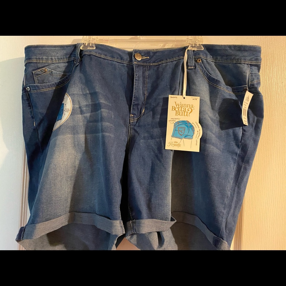 24w wanna betta butt shorts